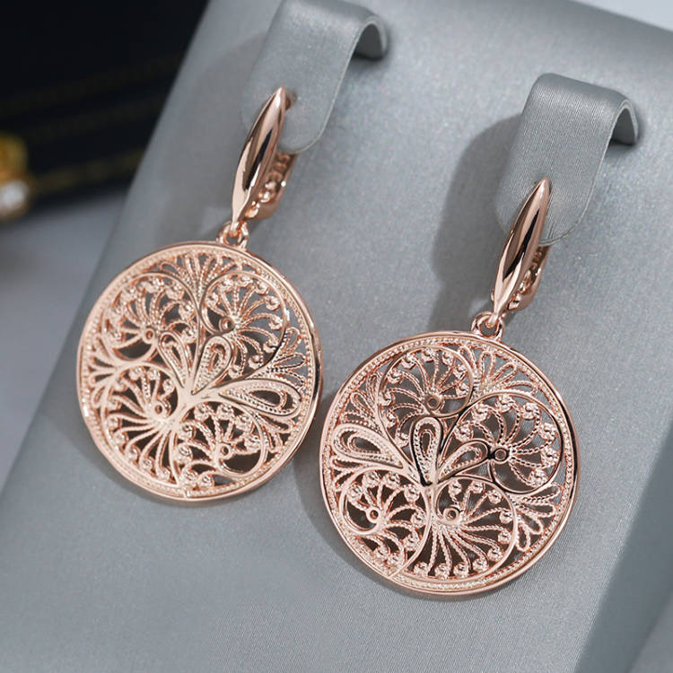 Women Accessories Dubai - Wbmqda Orecchini pendenti lunghi con fiore