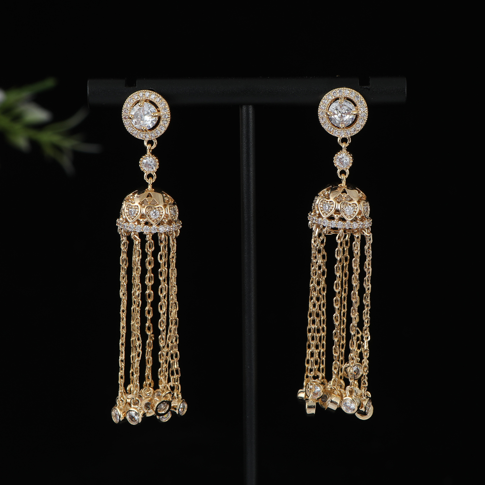 Women Accessories Dubai - Orecchini lunghi con nappa lunga rotonda