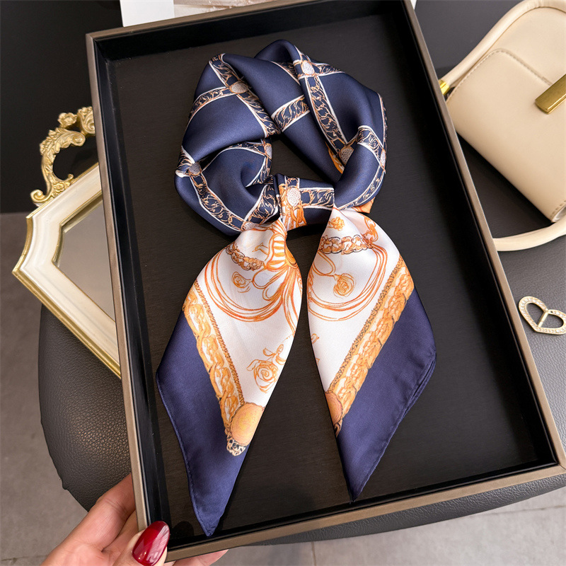 Foulard Quadrato in Seta Blu C - Silk Scarf Square recensione e prezzo