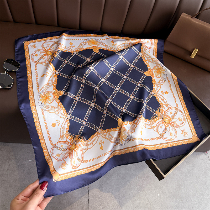 Foulard Quadrato in Seta Blu C - Silk Scarf Square recensione e prezzo