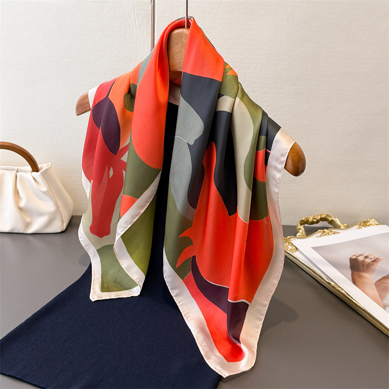 Nuova Sciarpa Quadrata da Donn - Silk Scarf Square recensione e prezzo
