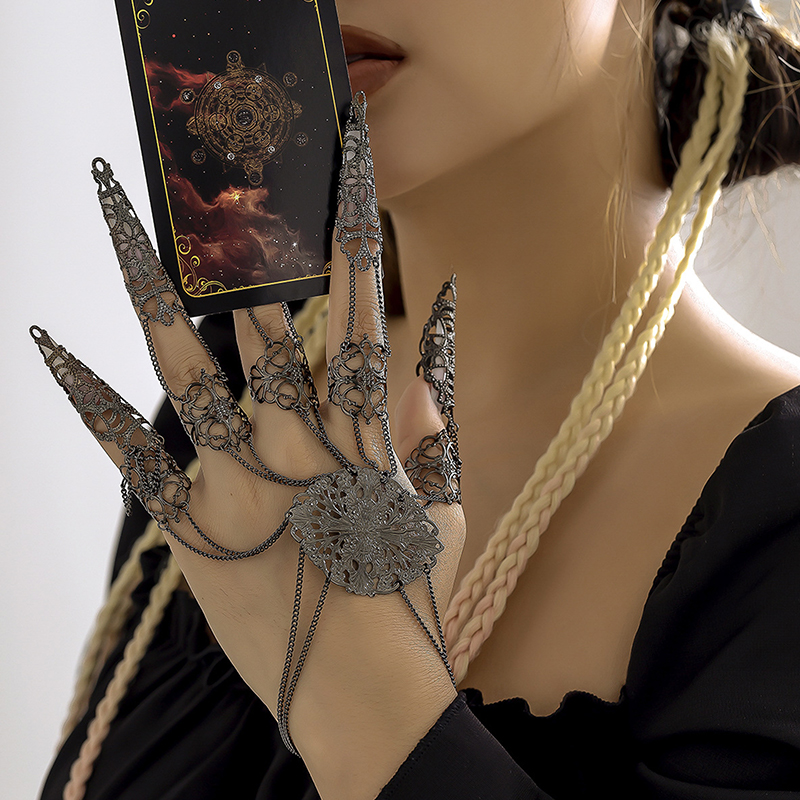 Braccialetto per unghie Punk G - Women Accessories Dubai recensione e prezzo