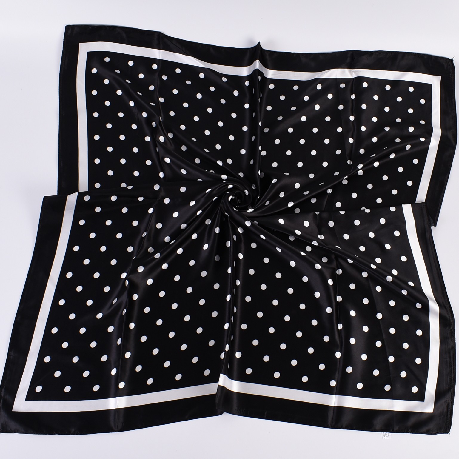 Sciarpa quadrata grande da 90  - Silk Scarf Square recensione e prezzo